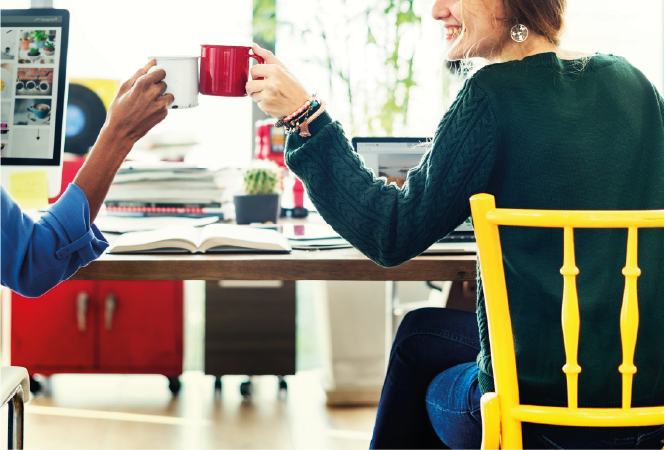 Ondernemer en Abe IT bespreken de aanpak bij een kop koffie