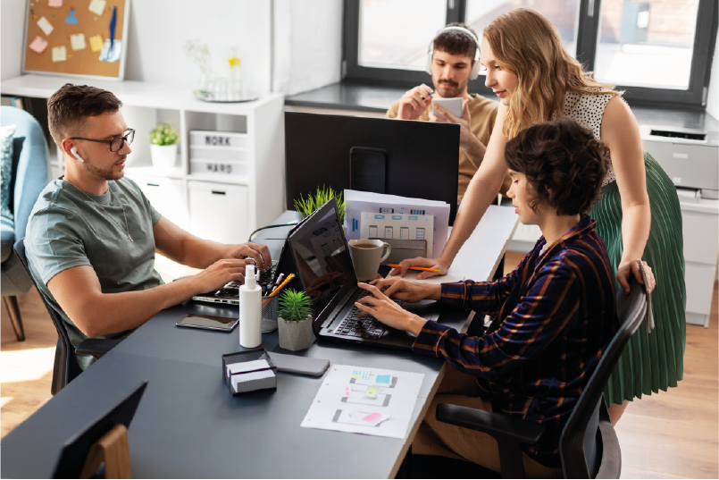 Team van Abe IT beheert websites en hosting op kantoor